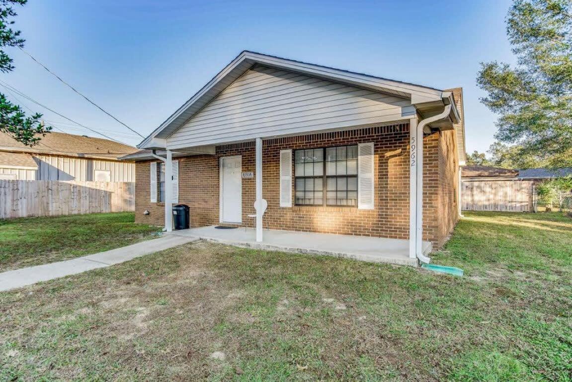 Brilliant In Bellview-Back Unit-- Mins To Nas Pensacola, Beach, Shopping 외부 사진